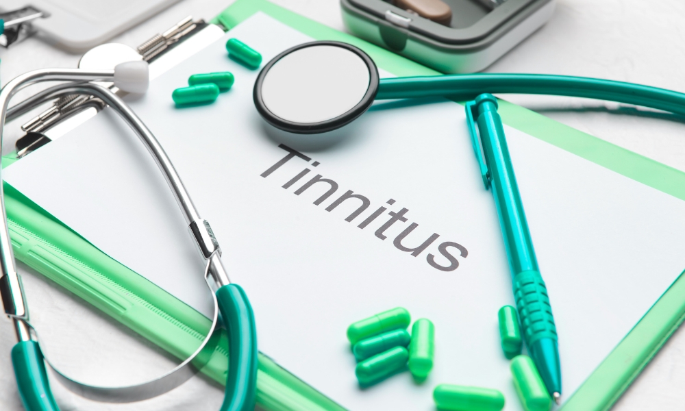 Pomoć treba potražiti ako pucketanje u uhu traje duže, izaziva bol, gubitak sluha ili je praćeno vrtoglavicom